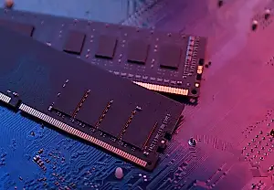 El CEO de Micron advierte: «La IA no ha hecho más que empezar y necesita más memoria»; otra señal alarmante de que la crisis de la RAM no desaparecerá