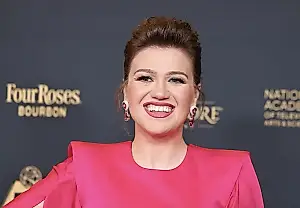 Kelly Clarkson vuelve a The Voice