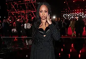 Manon aparece en «Germany’s Next Topmodel» durante la pausa de KATSEYE