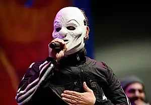 El percusionista de Slipknot, al límite por un problema cardíaco