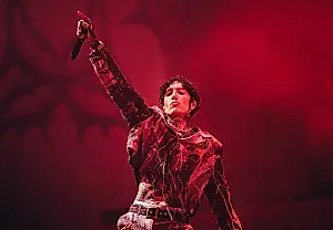 Оли Сайкс объясняет, зачем Bring Me The Horizon зовут фанатов на сцену