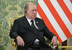El rey de Malasia recibe un Aurus Senat Limousine ruso