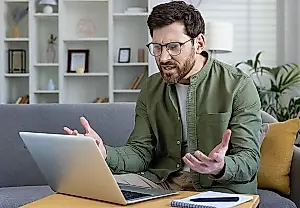 Los trabajadores de Meta se rebelan contra la tecnología de seguimiento del ratón: unos carteles preguntan si quieren trabajar en «la fábrica de extracción de datos de los empleados»