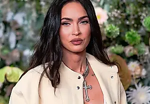 Megan Fox y la manicura con purpurina