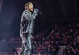 Adam Lambert: música, misión y un poco de desesperación