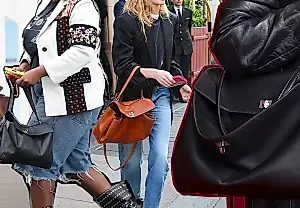 Balenciaga saca a pasear el bolso para portátil