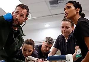 Noah Wyle insta a Estados Unidos a copiar la NHS