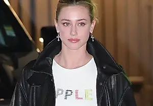 Lili Reinhart al estilo Y2K