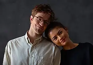 Роберт Паттинсон и Zendaya в самой странной романтической комедии года