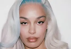 Jorja Smith debuta en SNL UK