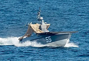 Un Apache estadounidense cae en el golfo Pérsico: una lancha no tripulada rescata a los pilotos