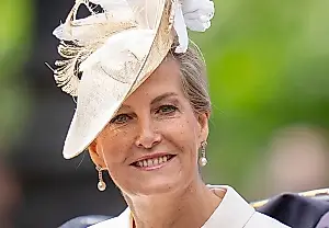 La duquesa Sophie luce un vestido de un diseñador francés adorado por Kate Middleton y Meghan Markle en Trooping the Colour 2026
