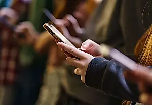 Reino Unido prohibirá las redes sociales a los menores de 16 años