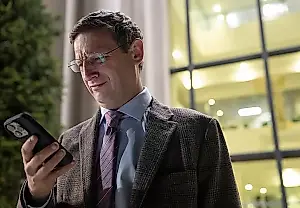 Por qué la imagen de «The Chair Company» se volvió más oscura y los chistes, más graciosos