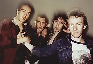 El bajo de The Clash de la portada de «London Calling» llega a Londres