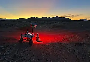 La NASA prueba un rover marciano rápido que puede levantar las ruedas y trepar obstáculos