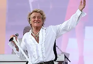 Rod Stewart se ve obligado a usar una bombona de oxígeno durante un concierto tras sufrir un desvanecimiento
