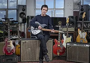 Johnny Marr subastará las guitarras míticas de su colección