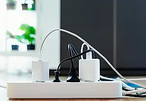 No conectes una regleta a un enchufe inteligente: motivos y riesgos