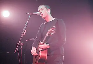 Grabaciones tempranas de Coldplay y un «agente 007», a subasta