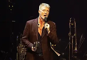 Versiones de alto voltaje en Gansett Games: Stipe, Carlile y Josh Homme montan un experimento musical en la fiesta de un multimillonario