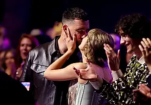 El diseñador del vestido de novia de Taylor Swift habla de un proceso «emocional»: «Fue un placer trabajar con ella»