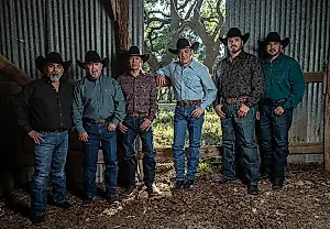 Intocable consigue una estrella en el Paseo de la Fama de Hollywood