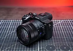 Sony возвращает RX10: суперзум с космической ценой
