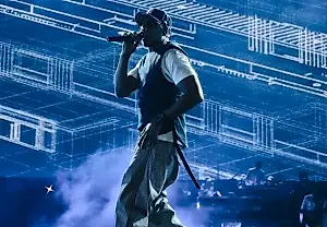 El concierto final de Jay-Z en el Yankee Stadium se retrasó tres horas por una multitud sin entradas