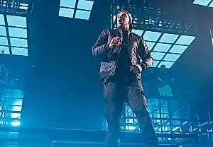 Jay-Z превращает Yankee Stadium в звездный карнавал: эминем, рианна и 4 часа ожидания