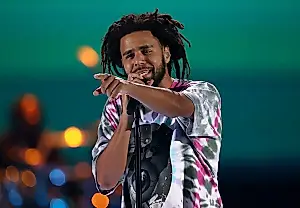 J. Cole превращает концерт в ЗАГС
