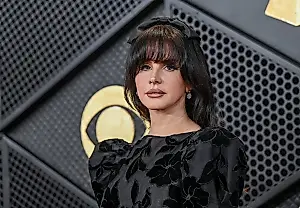 Lana Del Rey prepara discretamente un doble golpe