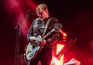 Josh Homme, de Queens of the Stone Age, aparecerá en Celebrity Gogglebox