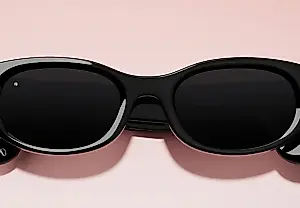 Activistas toman las paradas de Londres con anuncios falsos de Meta Glasses