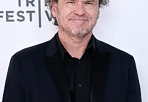 Dave Eggers critica a OpenAI por ChatGPT