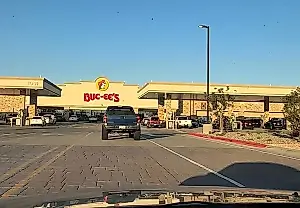 Hacia la locura de la gasolina: la vida en la macroárea de servicio de Buc-ee’s