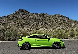 Honda Civic Energy Green: el descaro del color frente a la masa gris
