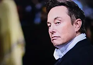 Elon Musk debe, al parecer, 420 dólares a unos cuantos empleados