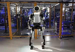 Boston Dynamics muestra lo que puede hacer Atlas: mueve frigoríficos y sirve bebidas
