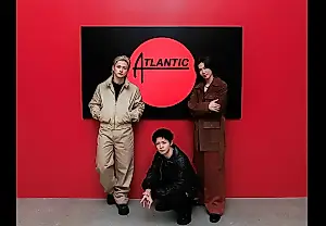 Number_i firma con Atlantic Records