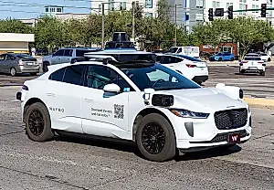 Waymo-робомобили в Атланте и Сан-Антонио продолжают попадать в затопленные дороги