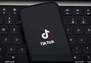TikTok и Universal пожали руки вновь: музыка возвращается, ИИ – под наблюдением