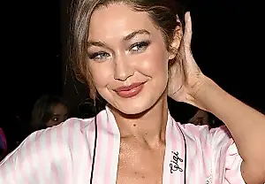 Gigi Hadid отказывается от нижнего белья ради точек