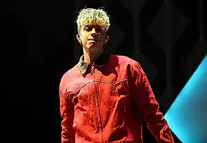 Conspiración en la dark web: el cantante de una boy band cuenta la verdad