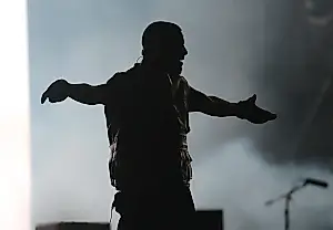 Drake arrebata el podio a todos; BTS se aferra al liderato