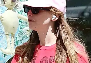Plot Twist—Jennifer Lawrence Just Kick-Started My Dad Sandals Era for Summer 2026