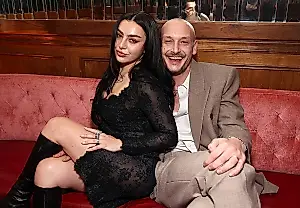 Charli XCX и George Daniel устроили секретную фан-вечеринку в Лондоне
