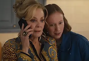 Cómo termina la quinta temporada de «Hacks»: ¿se reúnen Deborah y Ava?