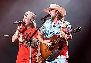 Florida Georgia Line снова вместе: неожиданное воссоединение на CMA Fest