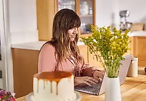Microsoft lleva la IA a más PC con Windows 11: si pensabas que la ola de la IA había amainado, te lo pareció